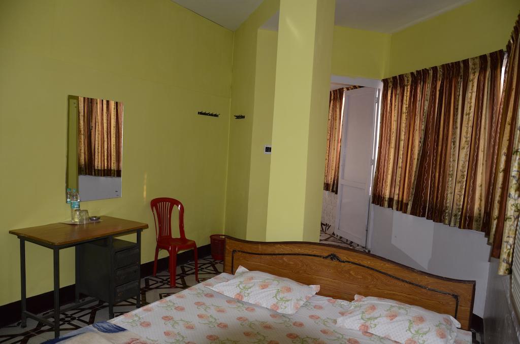 Kim Lawn Guest House Калькутта Экстерьер фото