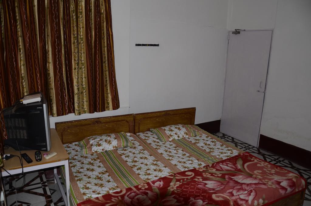 Kim Lawn Guest House Калькутта Экстерьер фото