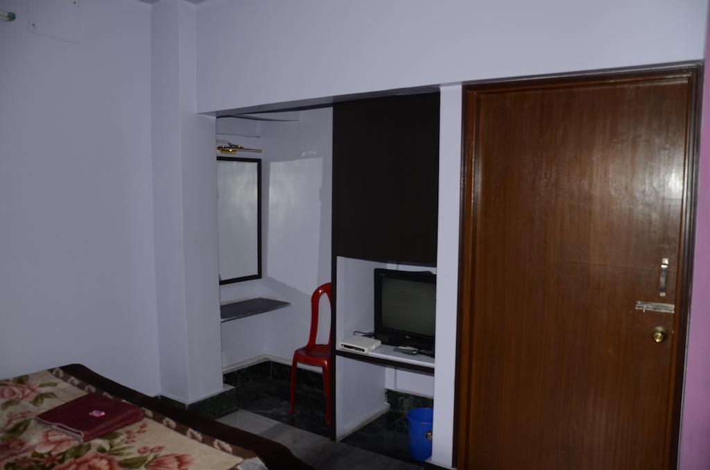 Kim Lawn Guest House Калькутта Экстерьер фото