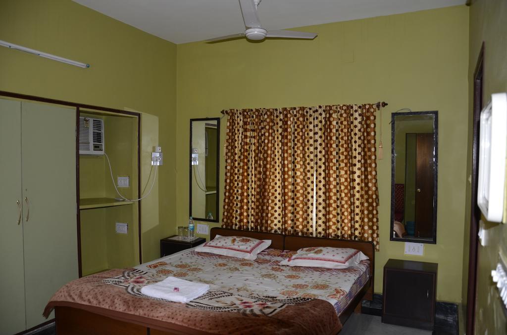 Kim Lawn Guest House Калькутта Номер фото