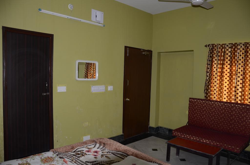 Kim Lawn Guest House Калькутта Номер фото