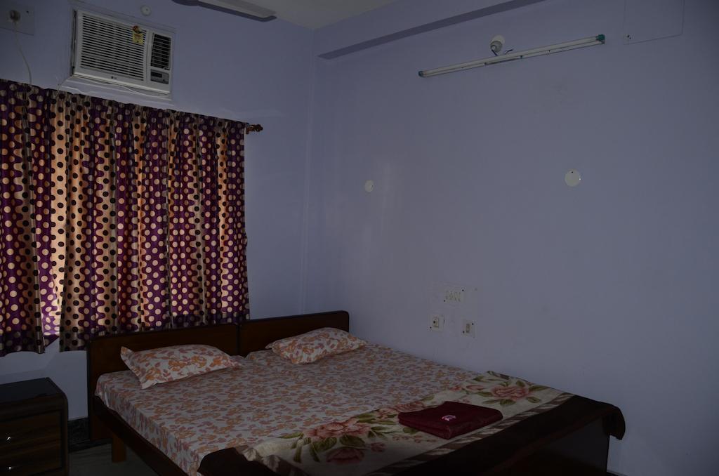 Kim Lawn Guest House Калькутта Номер фото
