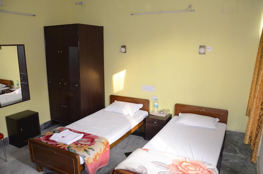 Kim Lawn Guest House Калькутта Экстерьер фото